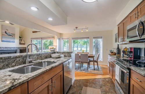 New Listing! Water Views with Short Walk to Dataw Clubhouse and Pool - Sleeps 6 - Foto 17