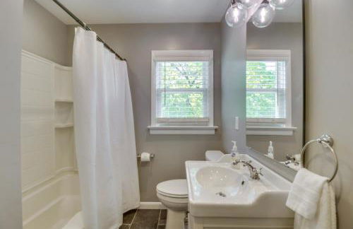 Charming Retreat in Charlottesville with Deck! - Foto 11