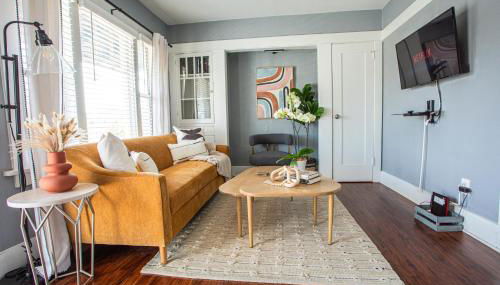 Pet-Friendly Stay, Mins to Beach, Conv Ctr, Prkg LB B - Foto 2