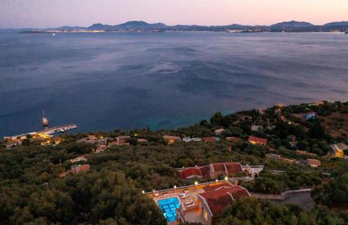 Elena Costa - Photo 37