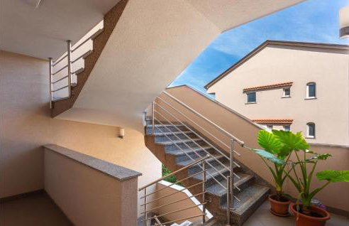 Stunning Apartment In Mladenici - Photo 9