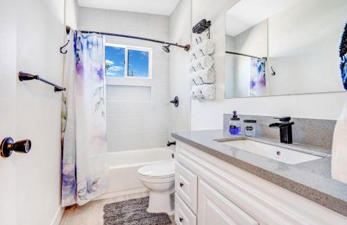 Fully Remodeled, Landscaped, King Beds, Desk Space - Foto 5