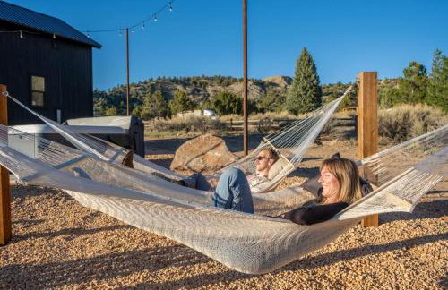 Stargazing Retreat with Hot Tub Deck Hammocks BBQ - Photo 20