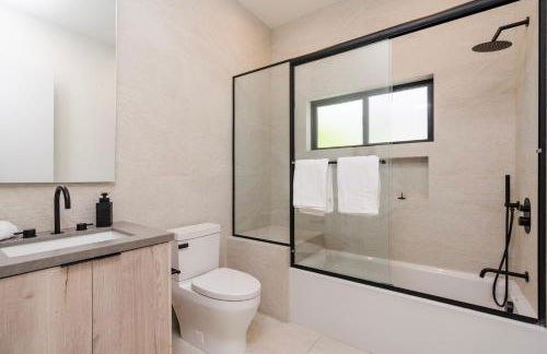 Modern Poolside Paradise - Foto 34