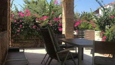 Πέτρινη κατοικία στην Αίγινα - Stone House in Aigina - Foto 1