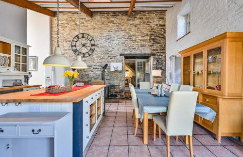 Polean Farm Old Farmhouse - With Large Jacuzzi, Games Room, Near the Sea and with Free Access to a Nearby Pool - Foto 26