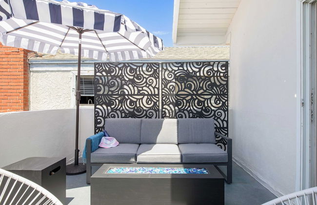 Surfrider II by Avantstay Walk to the Beach + Balcony - Photo 23