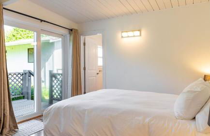 Sunny Side Island Retreat by Avantstay Backyard - Photo 64