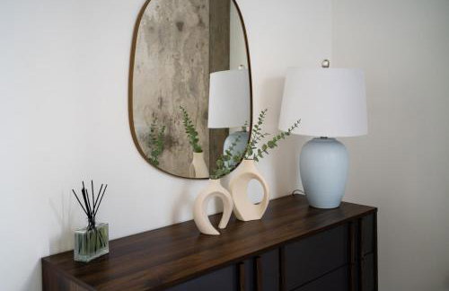 Chic and Spacious 2BD Apt with washer and dryer in unit - Foto 10