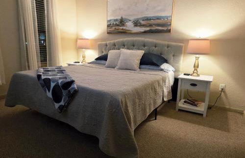 Old Fort Loft King & Queen suites nearest accomodation to Marshals Museum power your EV for free! - Foto 3