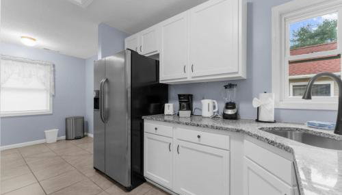 Willow Haven 2BR Cozy Retreat, Close to Hartford - Foto 5