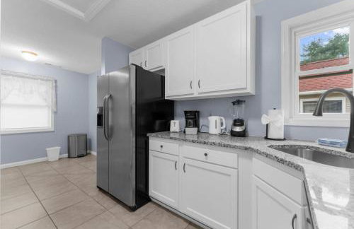 Willow Haven 2BR Cozy Retreat, Close to Hartford - Foto 5