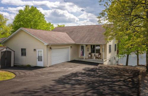 Upscale Lakefront Home w Dock & Kayaks - Photo 1