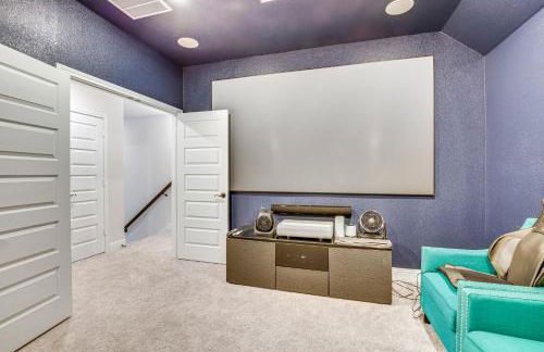 Game Room and Home Theater Retreat Near Omni PGA! - Foto 19