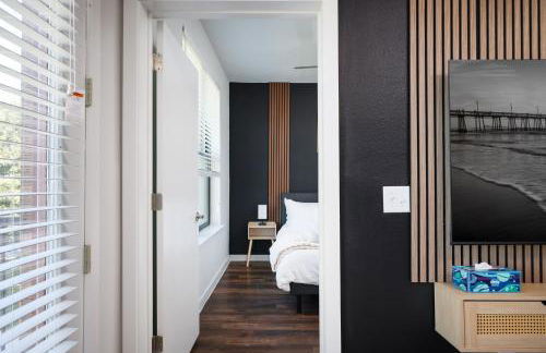 Modern 2BR Retreat- Prkng,Near Rvrwlk & Conv Ctr - Foto 77