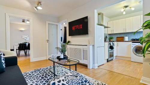 The Tudor Escape - 3 Bedroom House in Canterbury City Centre with Parking - Foto 5, stove, pet friendly, minibar