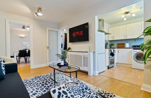 The Tudor Escape - 3 Bedroom House in Canterbury City Centre with Parking - Foto 5