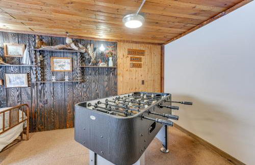 Lakefront Suring Home with Pool Table and Views! - Foto 7