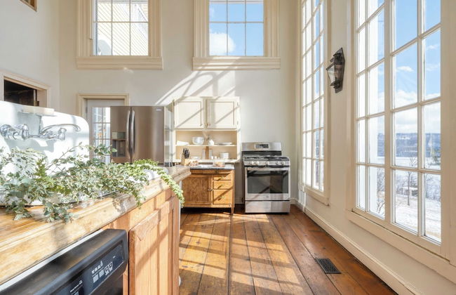 River House by Avantstay Historic & Secluded Estate on the Hudson River w/ Pool Sleeps 24! - Foto 18