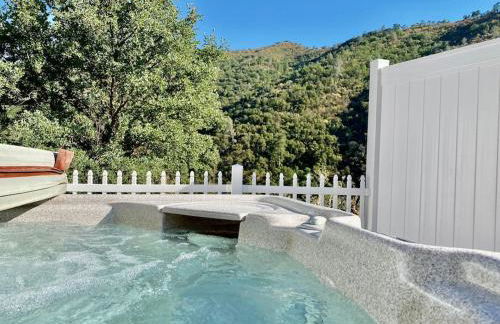 Eagle Nest River Views Hot Tub Games Sleeps 6 - Foto 1