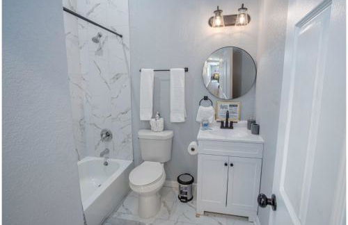 Cozy and Lovely 2BR 1BA Apt#b Near Lively Downtown - Foto 18