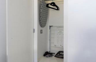 Designer 1BR I Work-From-Home Ready I Fast Wi-Fi - Foto 17