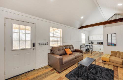 Hike, Hunt and Fish Pet-Friendly Studio in Dilley! - Photo 7