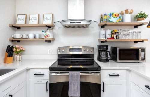 1 Block to Downtown - 7 min to beach - King bed & Free parking - Foto 11