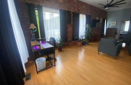 Suite A 2 BR w/ Bridge St. view - Foto 11