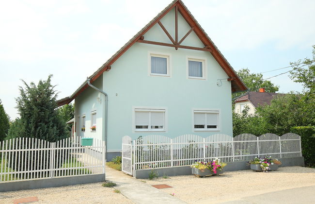 6 bedroom House in Balatonszárszó with garden and terrace - Photo 17