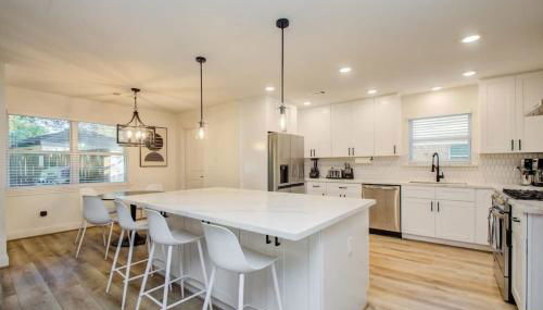 Stunning Modern Dream Home w Pool Grill Foosball - Foto 4