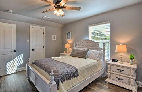 Hot Tub and Fire Pit! Cozy Granbury Escape Near Lake - Foto 32