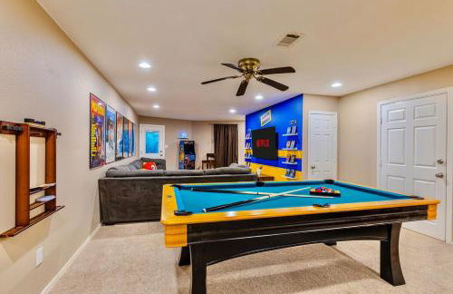 Retro Retreat - Fire Pit, Billiards, Media Room, Games - Photo 10