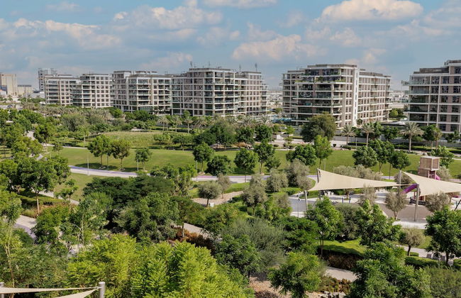 Luxurious Dubai Hills with balcony park view - Photo 16