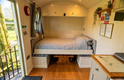 Lavender Retreat with Private Hot Tub - Photo 6