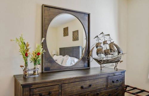 Center St Retreat - 1 Block from Downtown! - Foto 6