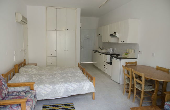 Kozis Hotel Apts - Photo 4