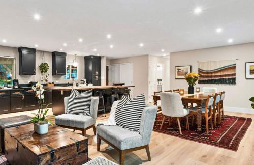 Spacious Cozy and Renovated Mountain Retreat - Foto 17