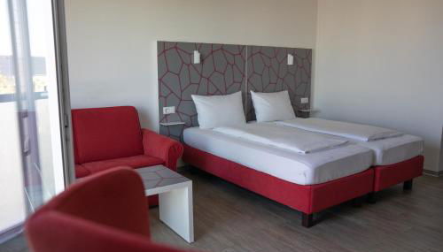 east Apart - Photo 4