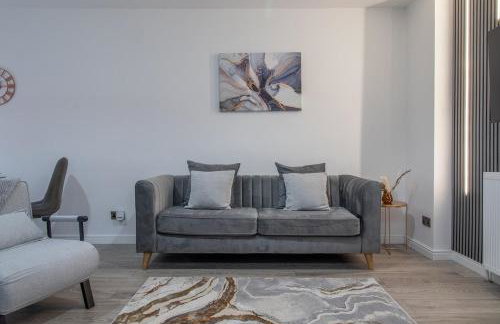 The Larky - Modern 2 Bed Cottage in Larkhall - Photo 6