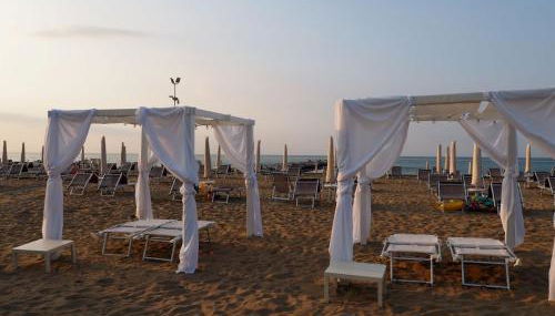 villetta con piscina a due passi dal mare - Foto 5