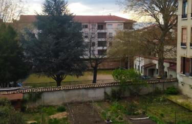 Spacieux Appartement au Calme 15min sud de Lyon proche Métro et Gare Confluence Aquarium Gerland - Foto 13