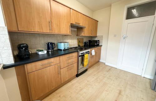 2 Bed Flat - short walk from Brent Cross Station - Photo 4