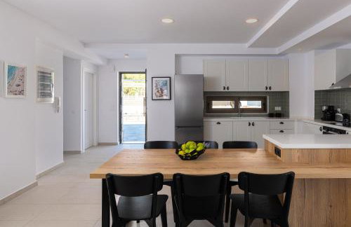 VILLA IRIS in PEFKOS, PINE VILLAS - Photo 4