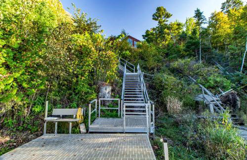 Spacious Leech Lake Home on 2 Private Acres, 200' of lake shore 15 Minutes to Walker with boat lift, dock, swimming, fire pit - Foto 26