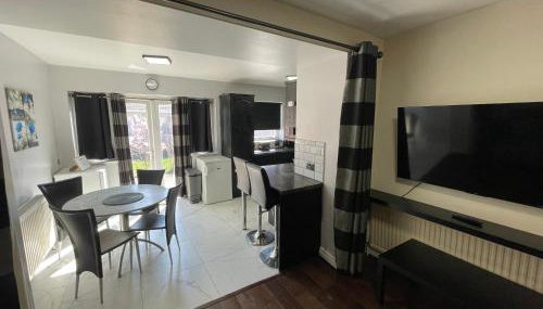 Garden Apartment nr Heathrow Airport & Elizabeth Line Train Station with Parking for 2 cars - Foto 3
