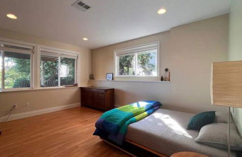 Expansive Dual-Kitchen Retreat - Foto 23