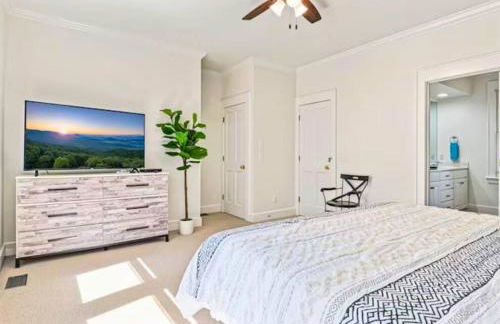 Riverfront Retreat: Sauna, Private Forest, 6 Falls - Foto 35