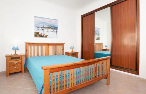 Os Apartamentos A Ramos na Praia da Galé Estão inserido em Condomínio com PISCINA, Fica apenas a 350 Metros da Praia da Galé - Apartamentos com Ar Condicionado tanto nos Quartos como na Sala, Smart TV com Prime Vídeo e Cozinha Completa - Foto 56