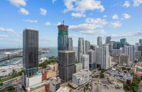 Downtown Condo with Den and Pool Access - Foto 68